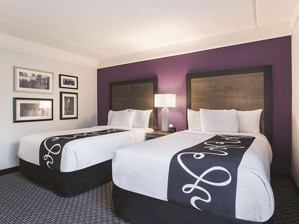  - La Quinta Inn North Arlington - I-30, Exits 29 & 30