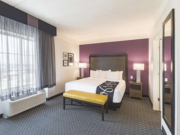 Suite - La Quinta Inn North Arlington - I-30, Exits 29 & 30