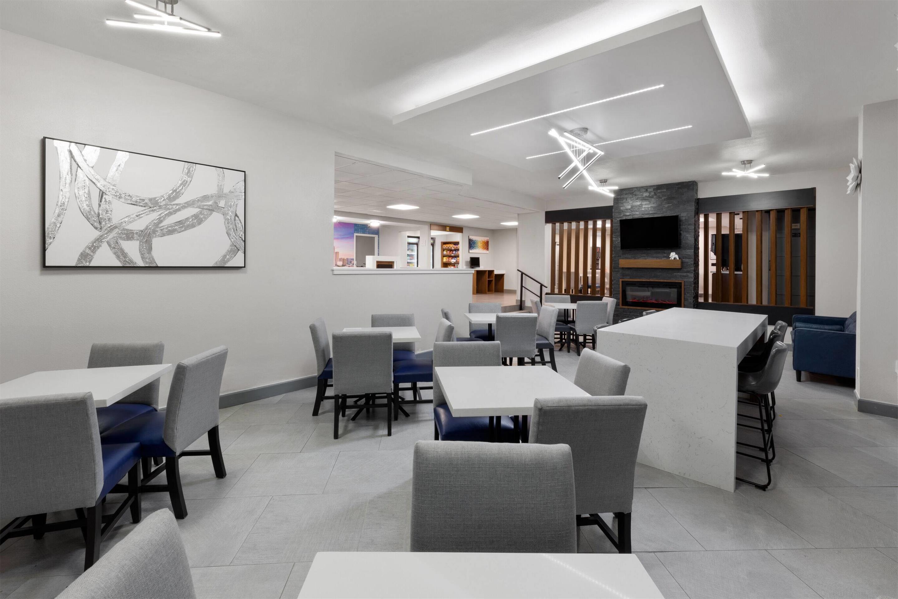 Lobby | La Quinta Inn & Suites by Wyndham Houston Stafford Sugarland