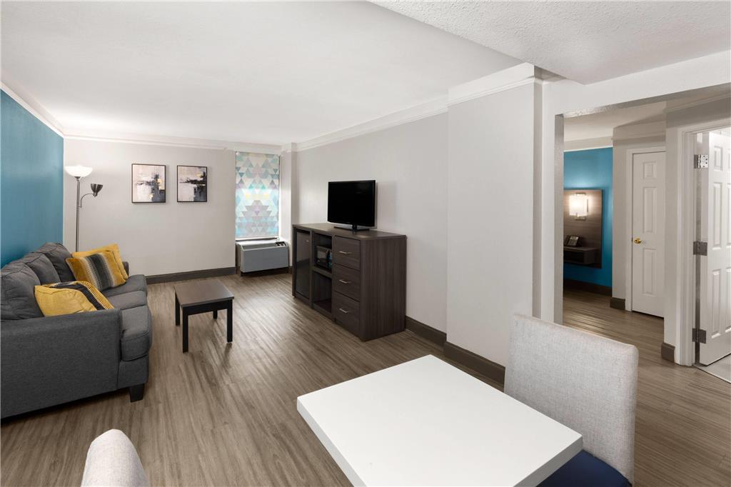 LA QUINTA INN STE SUGARLAND-guestroom-Guest Room,Suite,On-Site.jpg