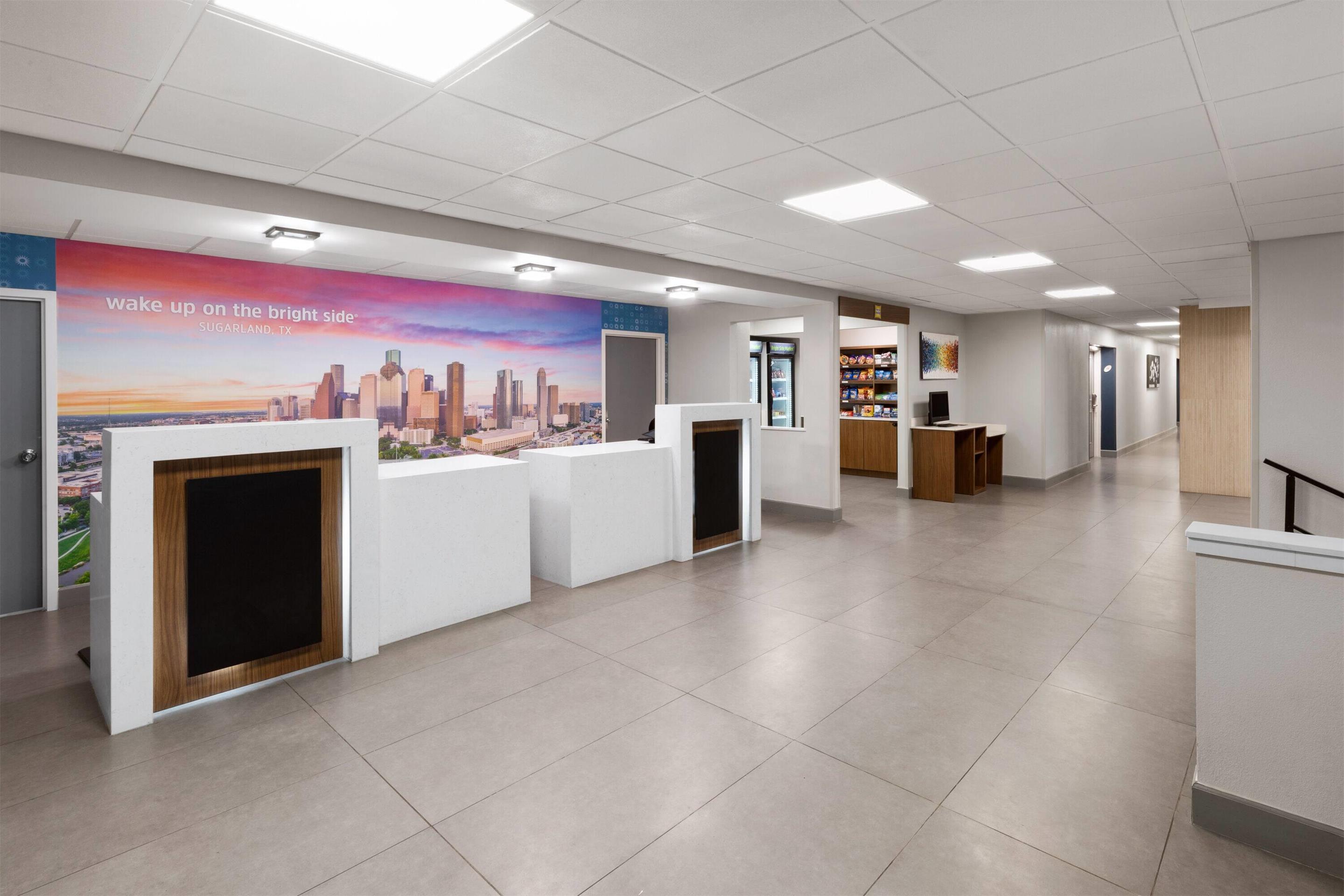 Lobby | La Quinta Inn & Suites by Wyndham Houston Stafford Sugarland