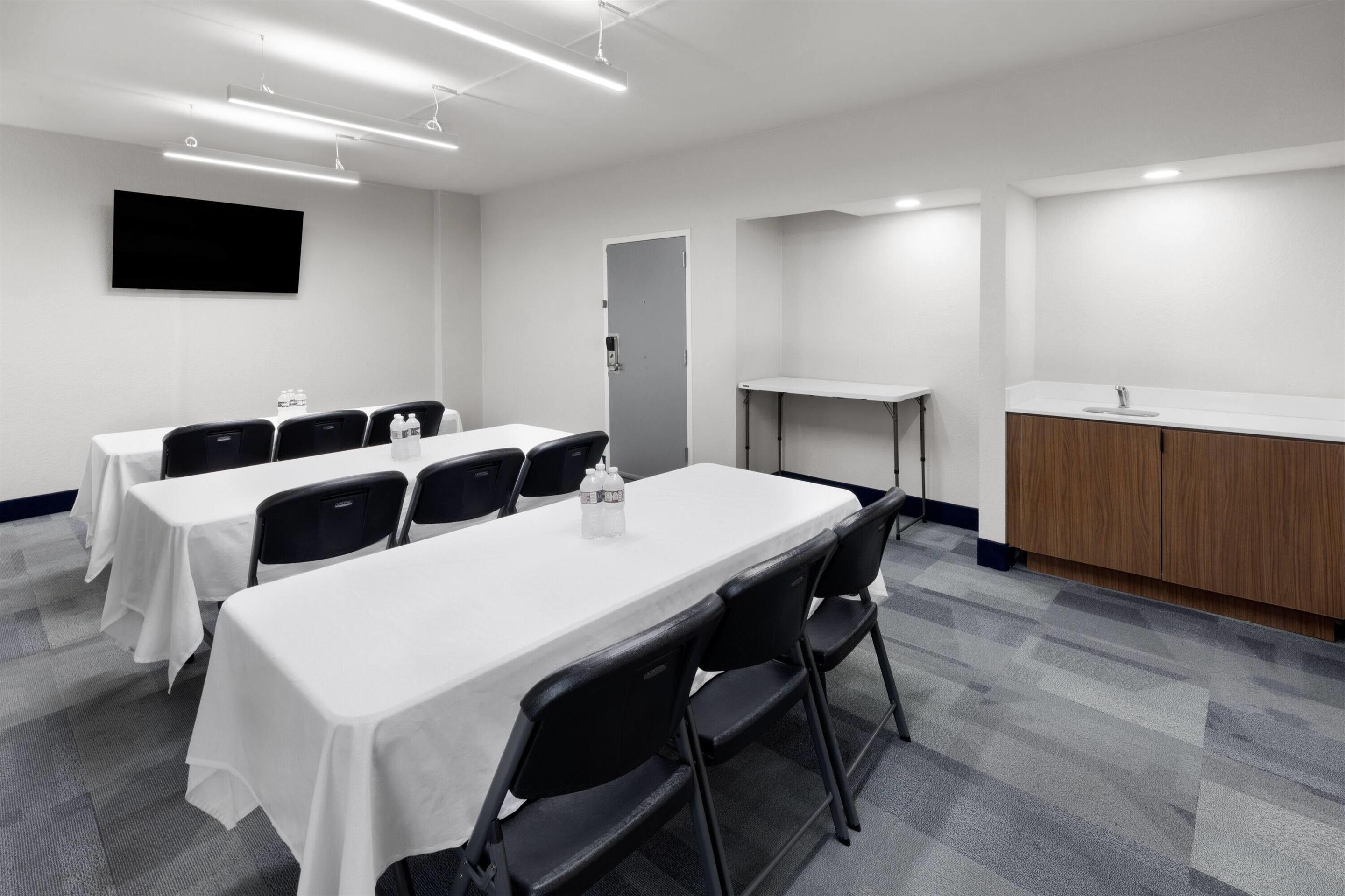 Meeting Room | La Quinta Inn & Suites by Wyndham Houston Stafford Sugarland
