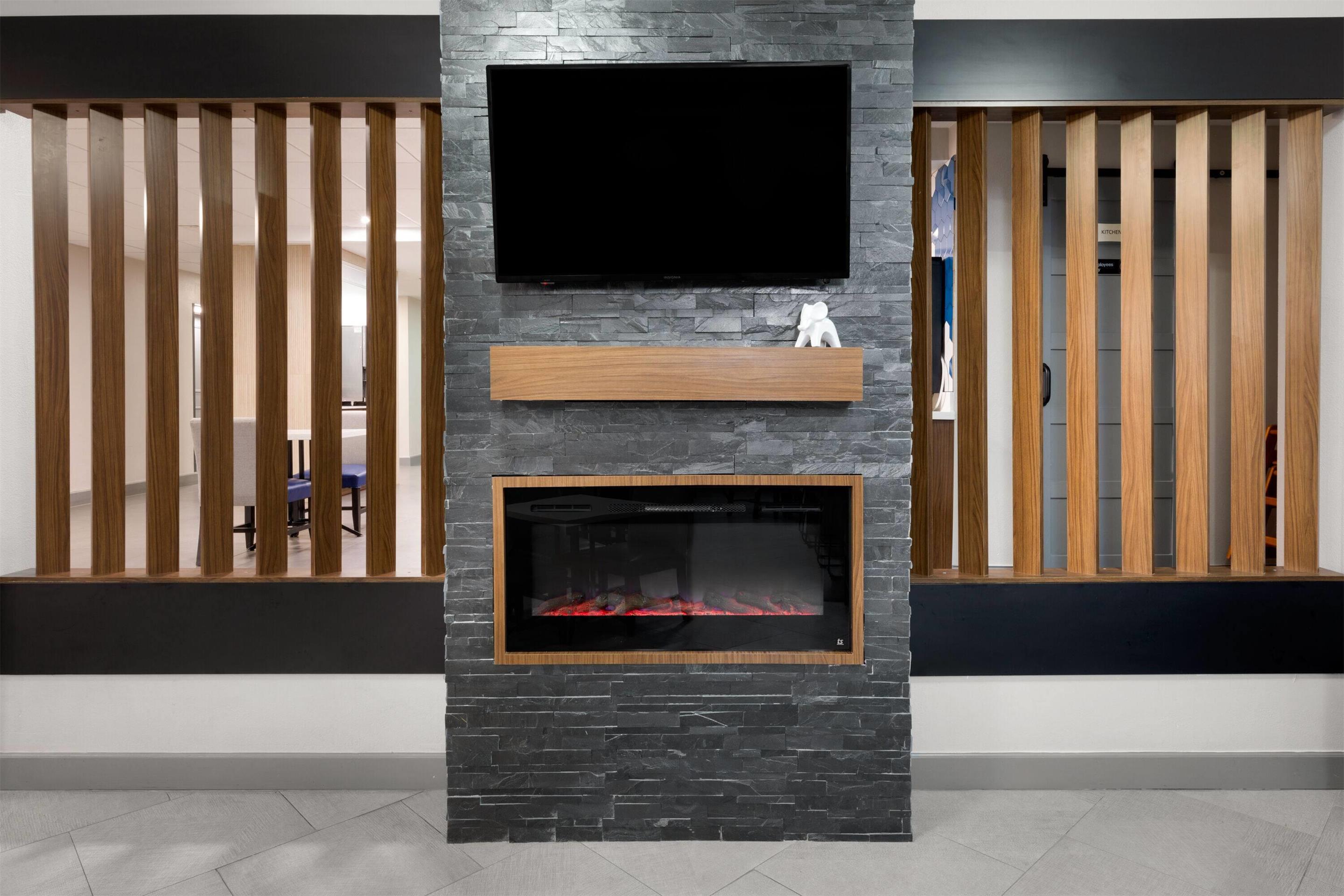 Property amenity | La Quinta Inn & Suites by Wyndham Houston Stafford Sugarland