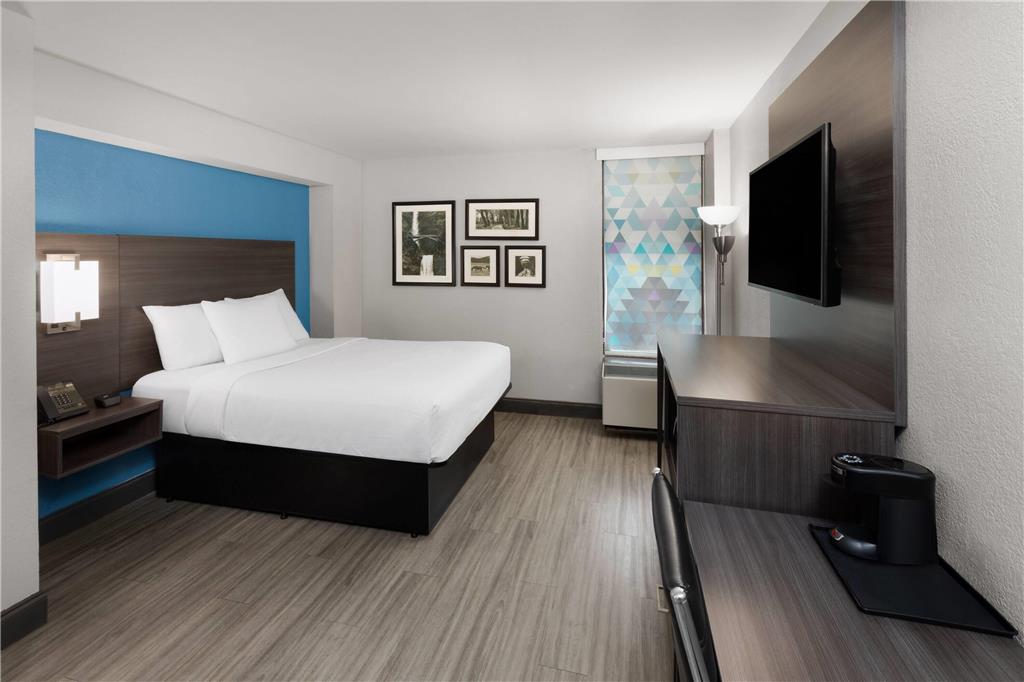 LA QUINTA INN STE SUGARLAND-guestroom-Guest Room,On-Site.jpg