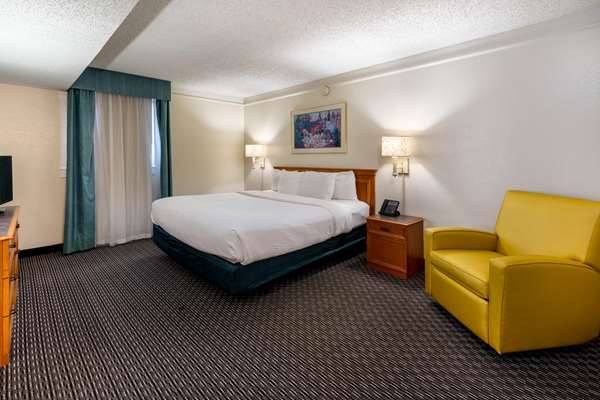 Suite - La Quinta Inn at Thomas Road Phoenix - I-17, Exit 201