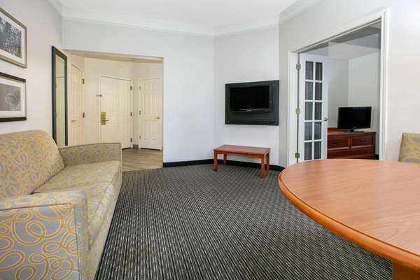 Suite - La Quinta Inn & Suites North Park Dallas