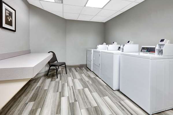 Amenities - La Quinta Inn & Suites North Park Dallas