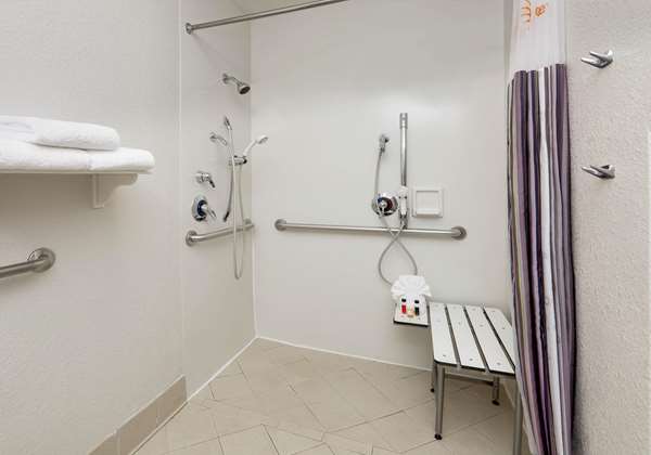  - La Quinta Inn & Suites North Park Dallas