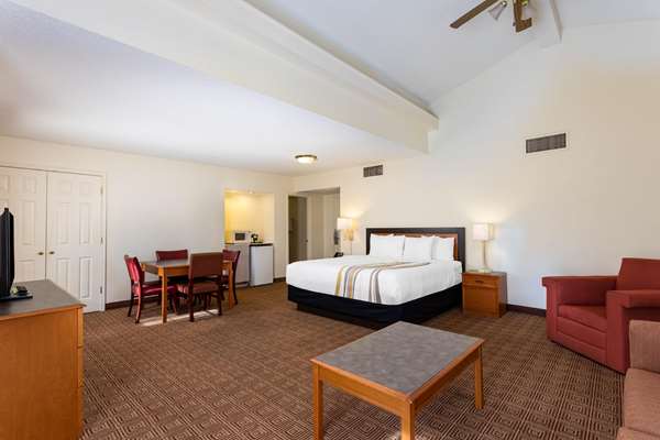 Suite - La Quinta Inn Research Park Huntsville
