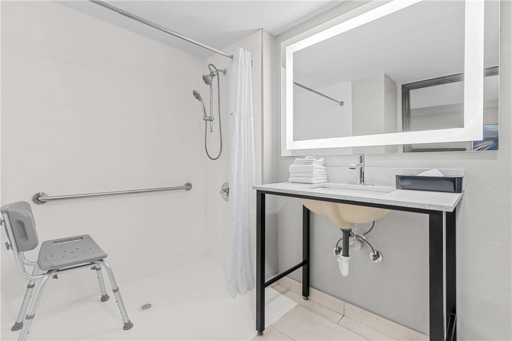 LA QUINTA INN RESEARCH PARK-guestroom-Guest Room,Bathroom,Shower,Accessibility,On-Site.jpg