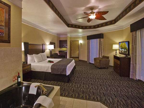 Suite - La Quinta Inn & Suites Quail Springs Oklahoma City