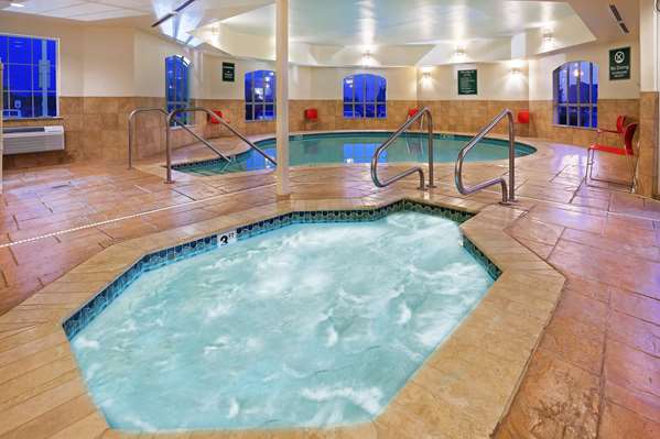 Pool - La Quinta Inn & Suites Quail Springs Oklahoma City