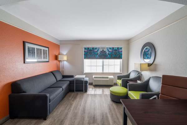 Suite - La Quinta Inn & Suites Prattville - I-65, Exit 181