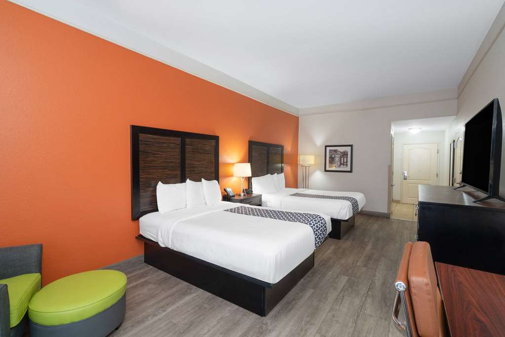 La Quinta Inn & Suites by Wyndham Prattville - Tap to explore photos