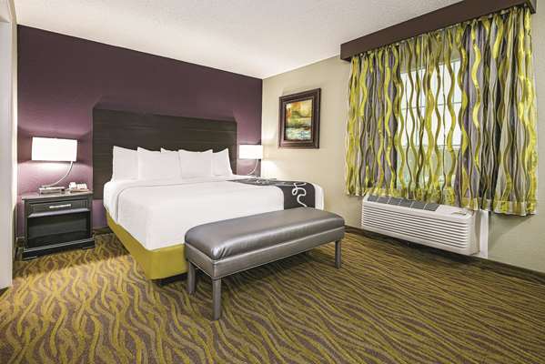 Suite - La Quinta Inn & Suites Airport Laredo