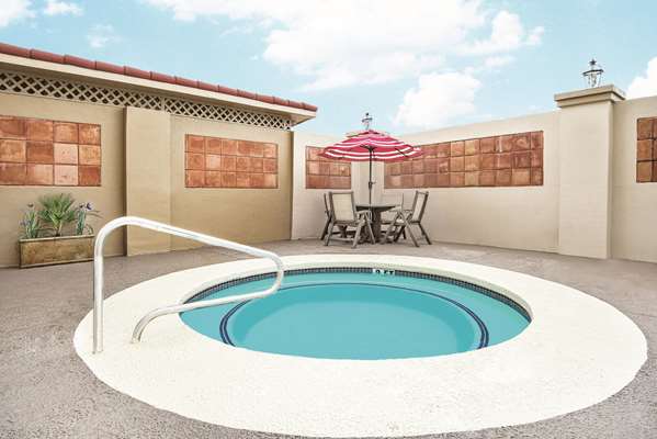 Pool - La Quinta Inn & Suites Airport Laredo