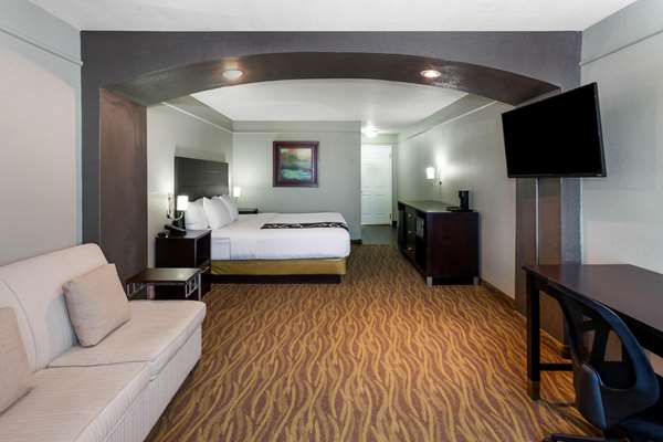 Suite - La Quinta Inn & Suites Airport Laredo