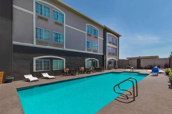 Pool - La Quinta Inn & Suites Airport Laredo