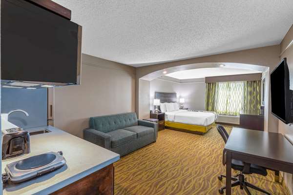 Suite - La Quinta Inn & Suites Airport Laredo