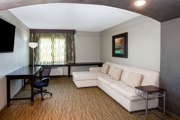 Suite - La Quinta Inn & Suites Airport Laredo