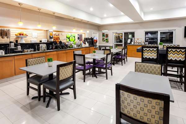  - La Quinta Inn & Suites Airport Laredo