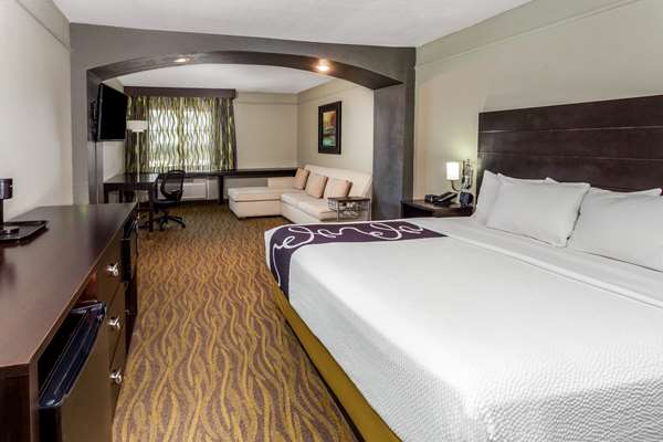 Suite - La Quinta Inn & Suites Airport Laredo