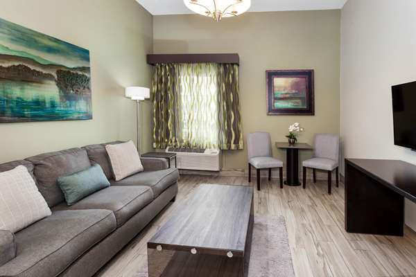 Suite - La Quinta Inn & Suites Airport Laredo