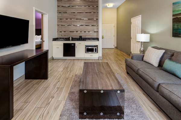 Suite - La Quinta Inn & Suites Airport Laredo