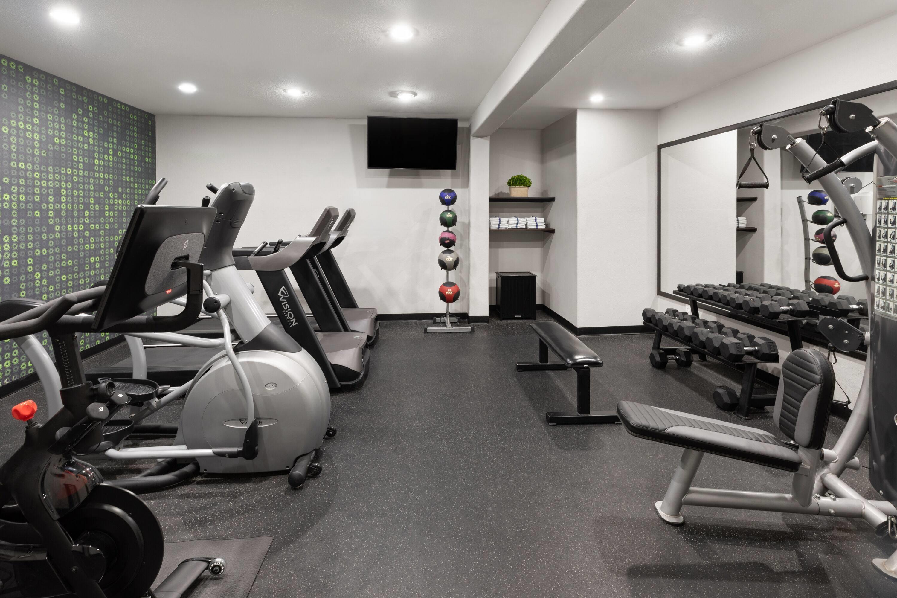 Health club fitness center gym | La Quinta Inn & Suites by Wyndham Laredo Airport