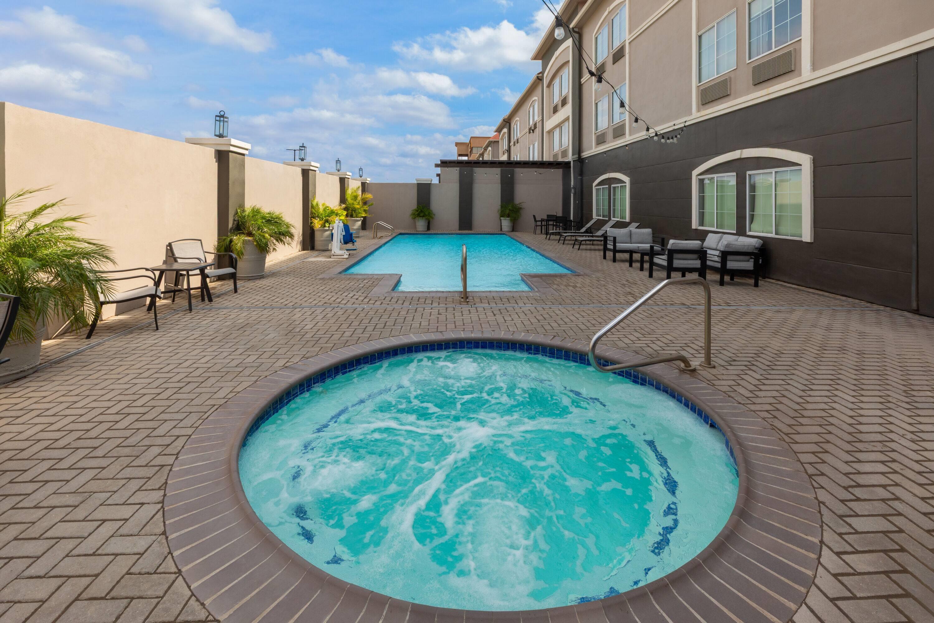 Pool | La Quinta Inn & Suites by Wyndham Laredo Airport