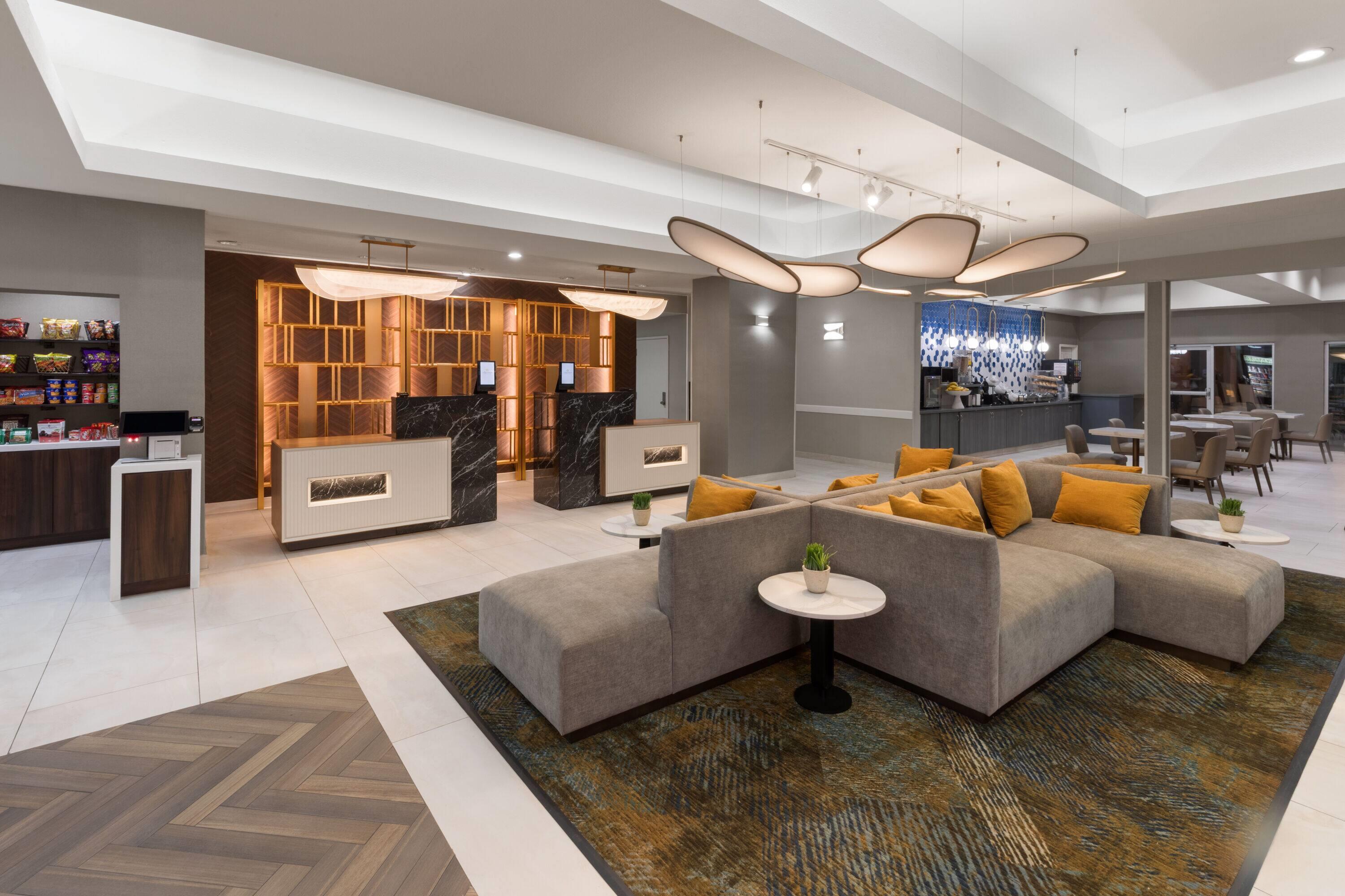 Lobby | La Quinta Inn & Suites by Wyndham Laredo Airport