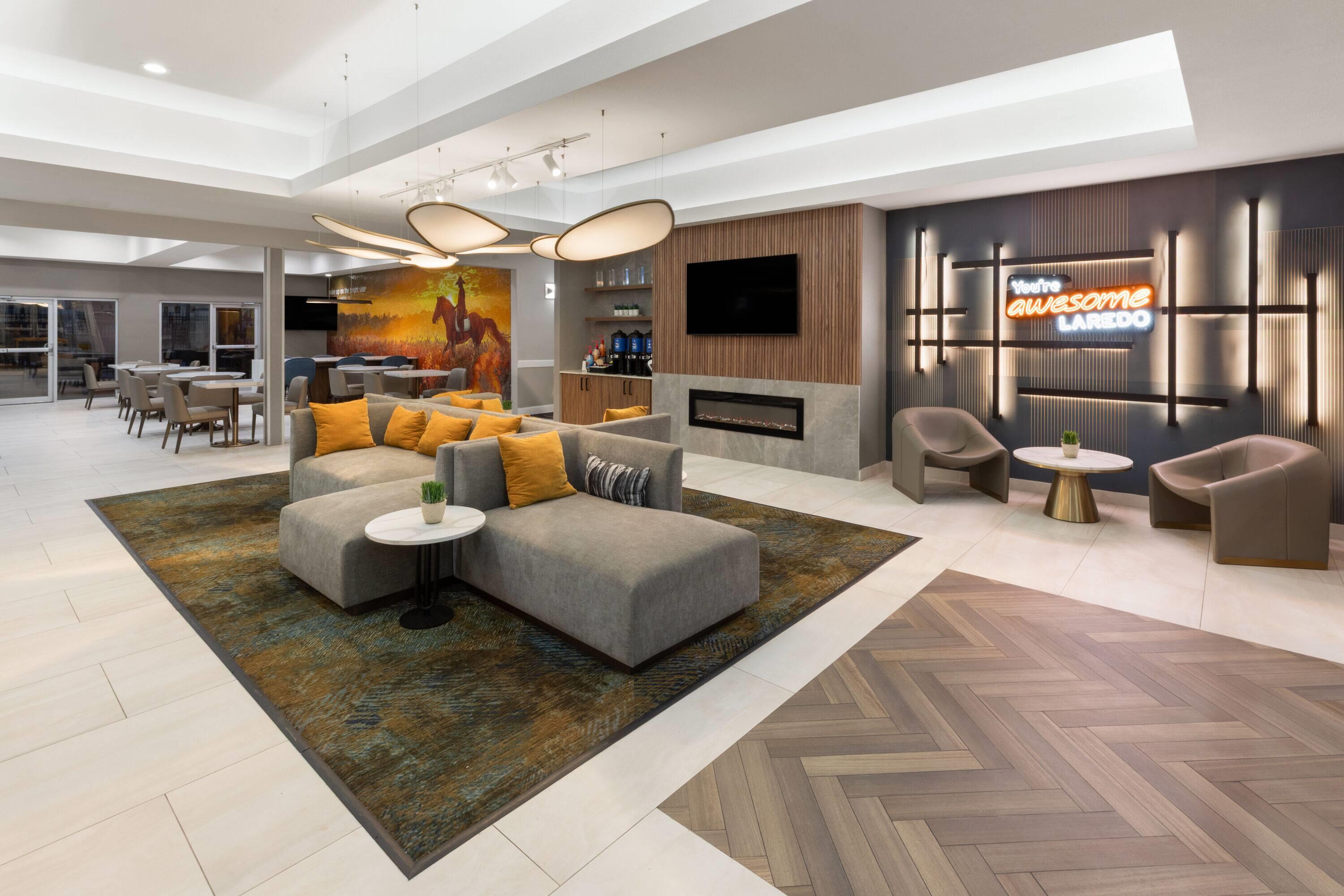 Lobby | La Quinta Inn & Suites by Wyndham Laredo Airport