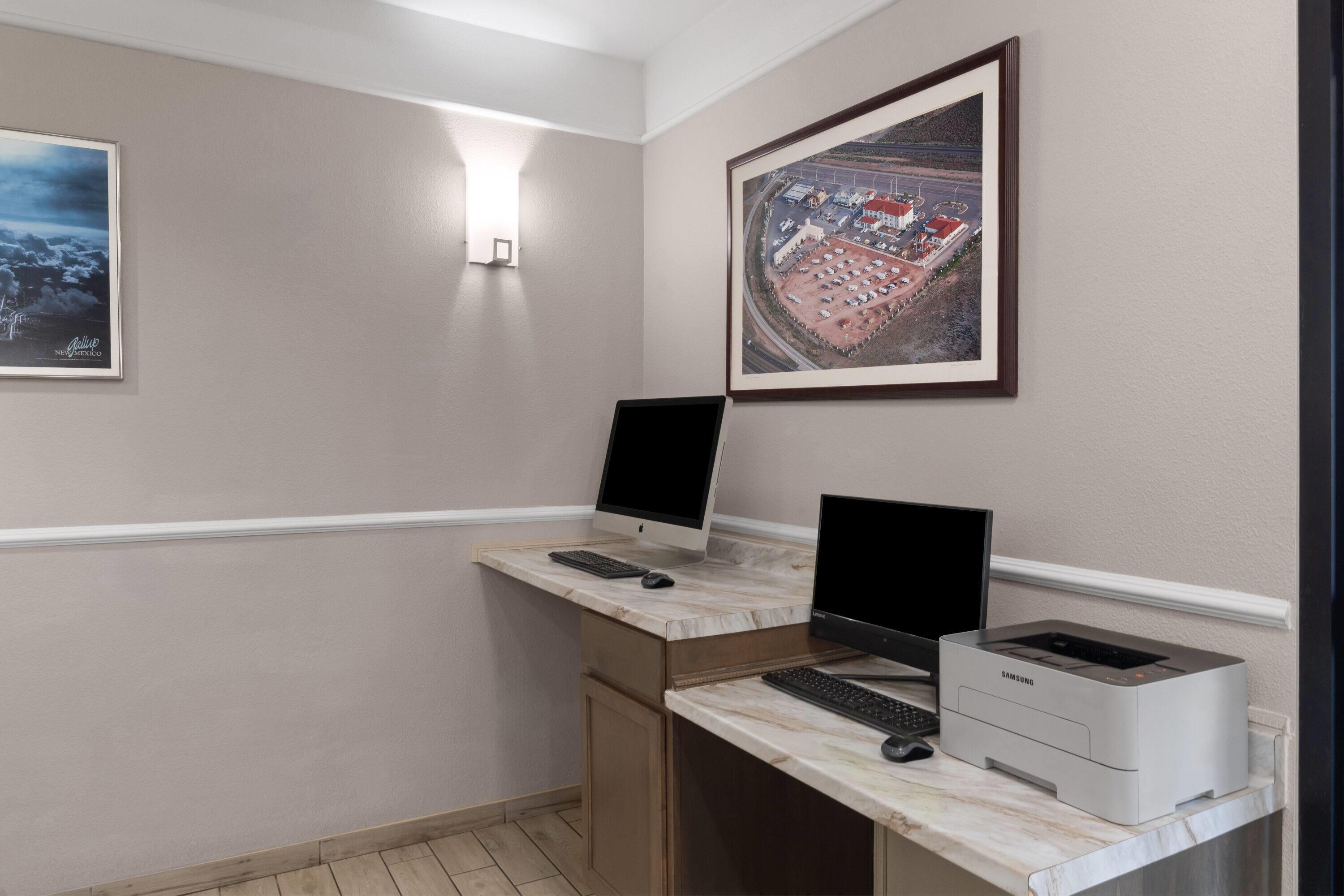 Business Center | La Quinta Inn & Suites by Wyndham Gallup
