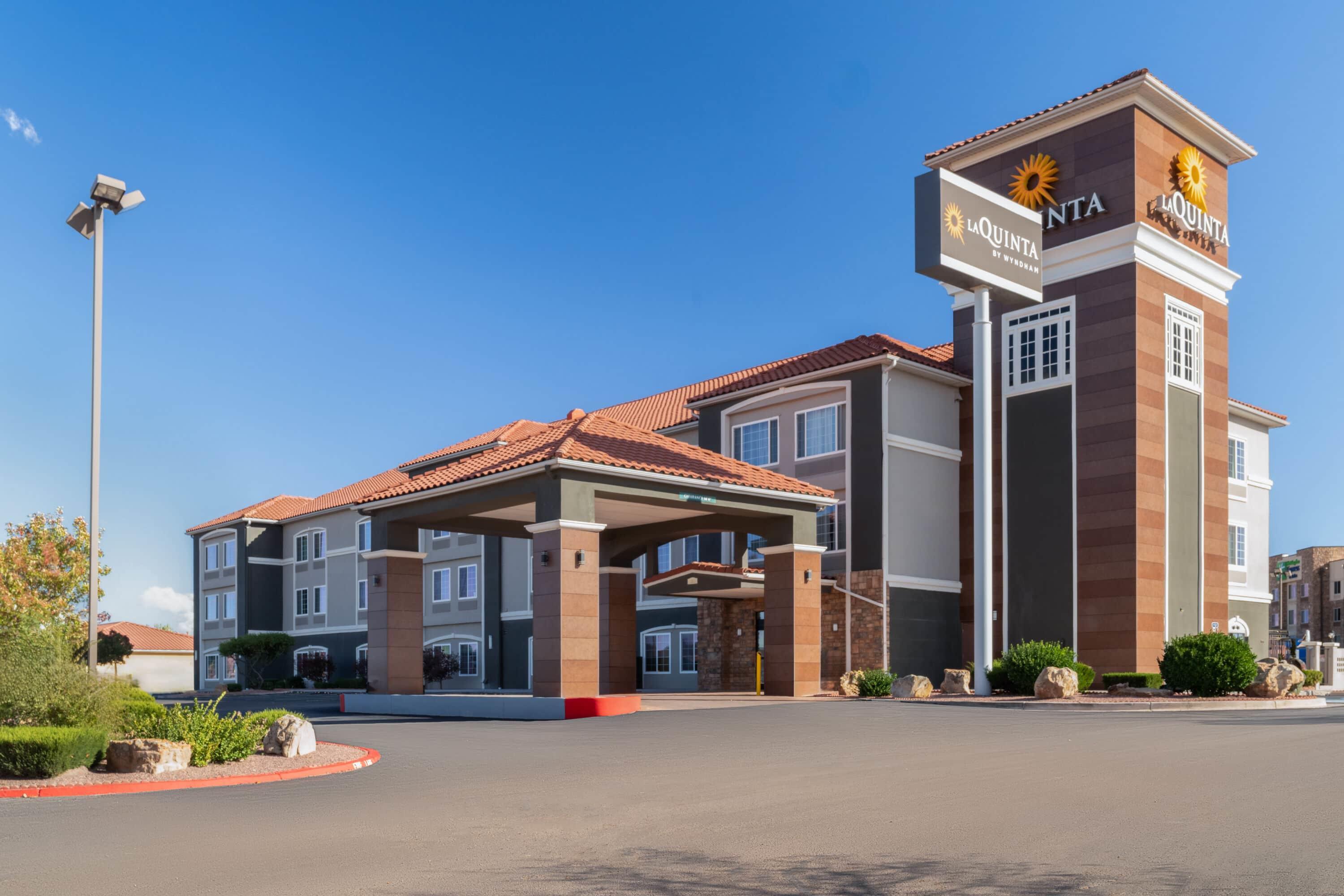Exterior | La Quinta Inn & Suites by Wyndham Gallup