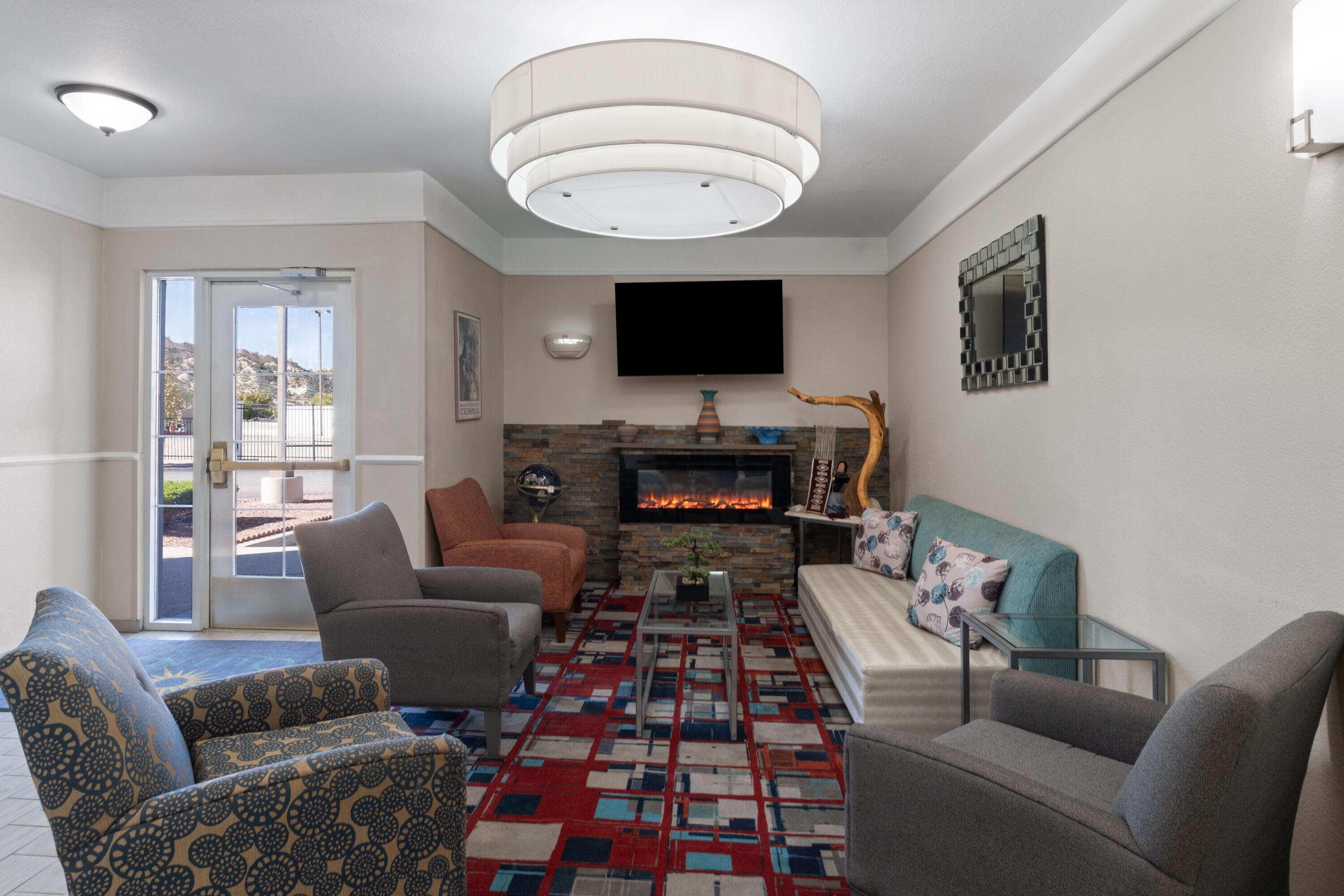 Lobby | La Quinta Inn & Suites by Wyndham Gallup