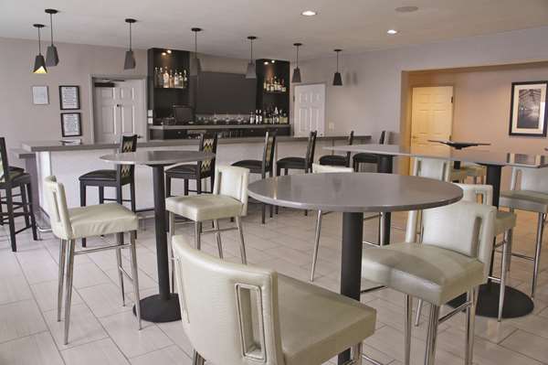 Bar - La Quinta Inn & Suites Spring - I-45, Exit 73