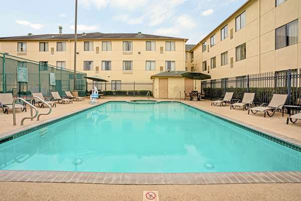 Pool - La Quinta Inn & Suites Spring - I-45, Exit 73