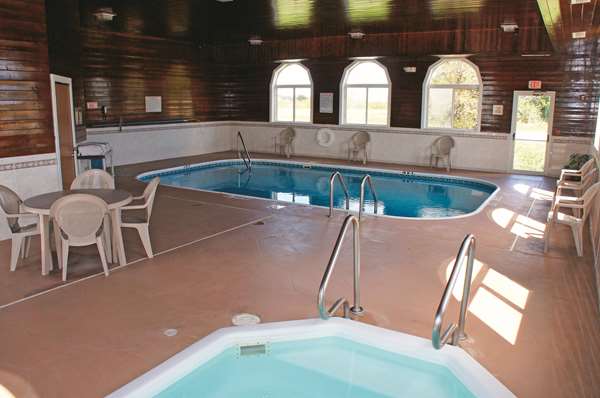 Pool - La Quinta Inn Peru - I-80, Exit 75