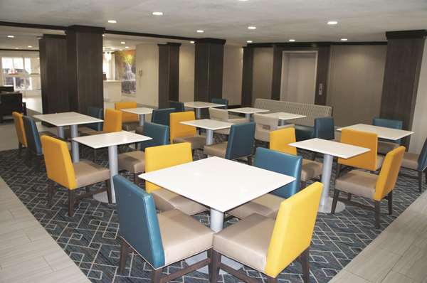  - La Quinta Inn Peru - I-80, Exit 75