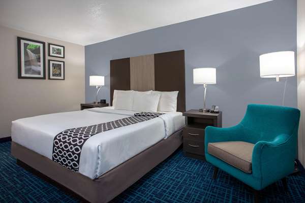  - La Quinta Inn Peru - I-80, Exit 75