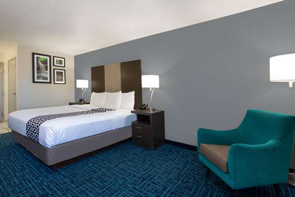  - La Quinta Inn Peru - I-80, Exit 75