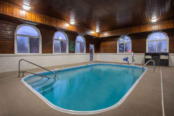 Pool - La Quinta Inn Peru - I-80, Exit 75