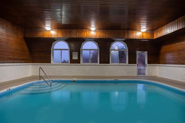 Pool - La Quinta Inn Peru - I-80, Exit 75