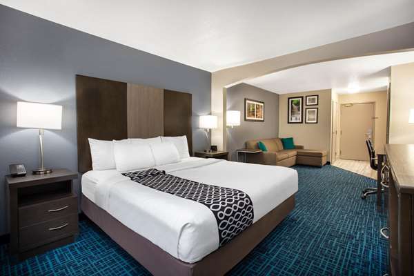 Suite - La Quinta Inn Peru - I-80, Exit 75