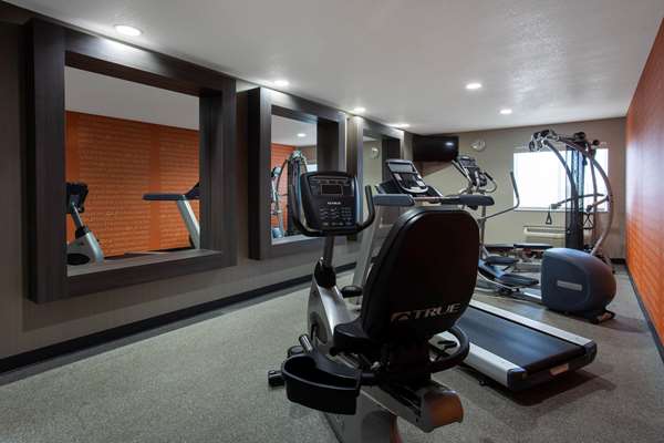 Fitness/ Exercise Room - La Quinta Inn Peru - I-80, Exit 75