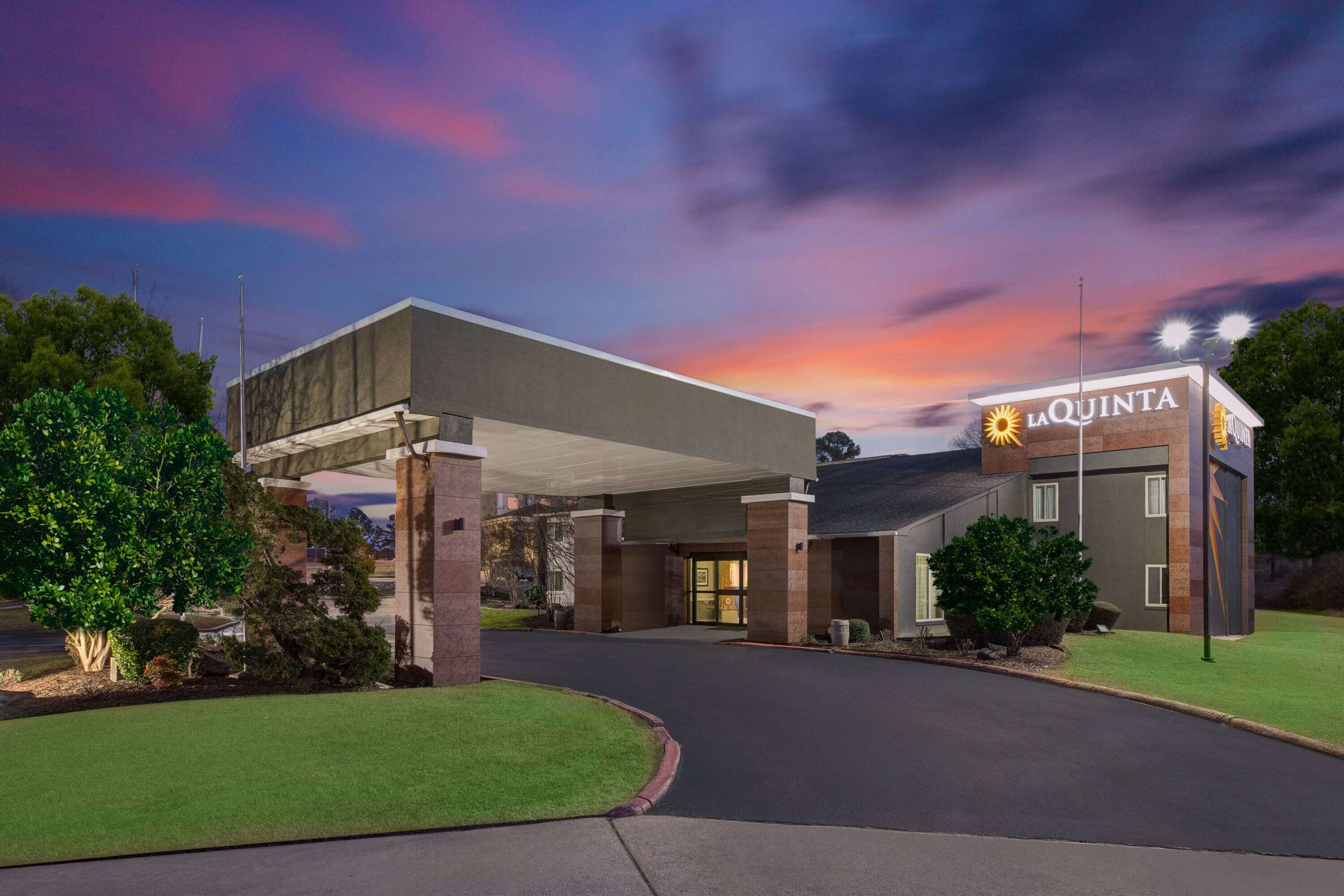 Exterior | La Quinta Inn by Wyndham El Dorado