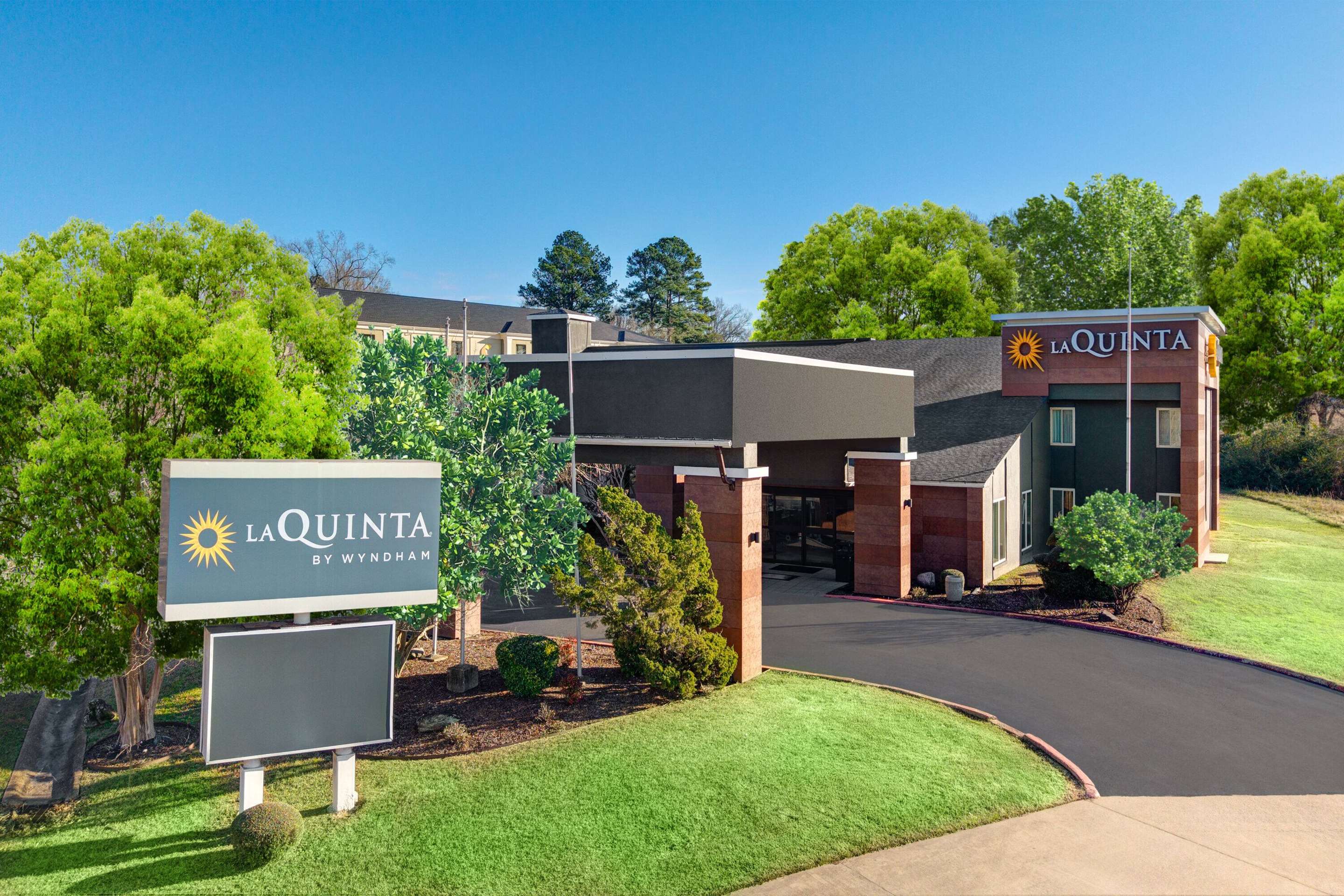 Exterior | La Quinta Inn by Wyndham El Dorado
