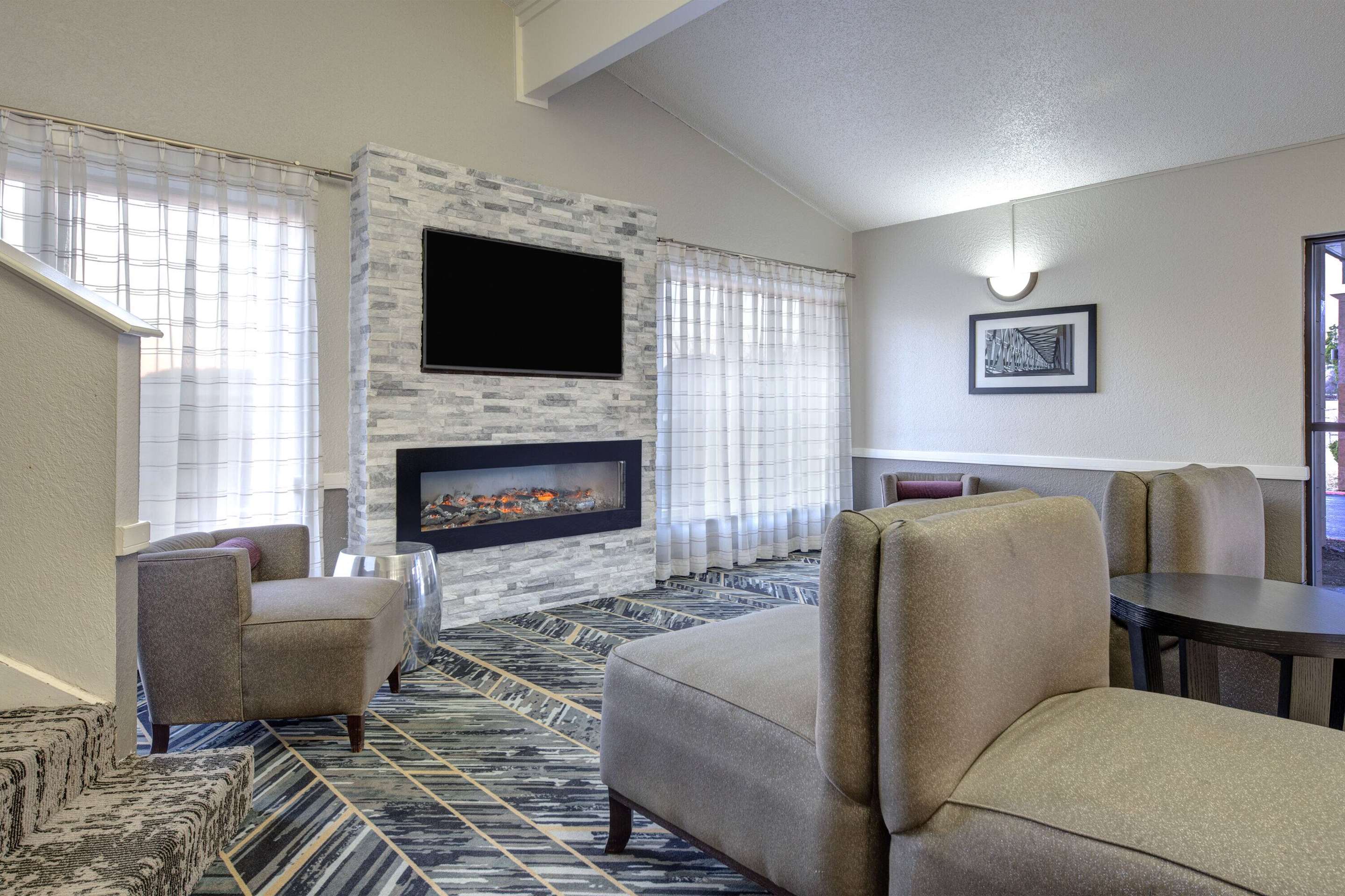 Lobby | La Quinta Inn by Wyndham El Dorado