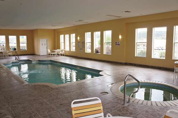 Pool - La Quinta Inn & Suites Kerrville - I-10, Exit 508
