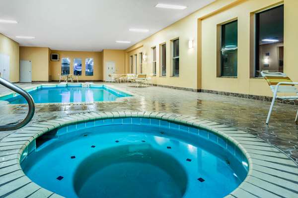 Pool - La Quinta Inn & Suites Kerrville - I-10, Exit 508